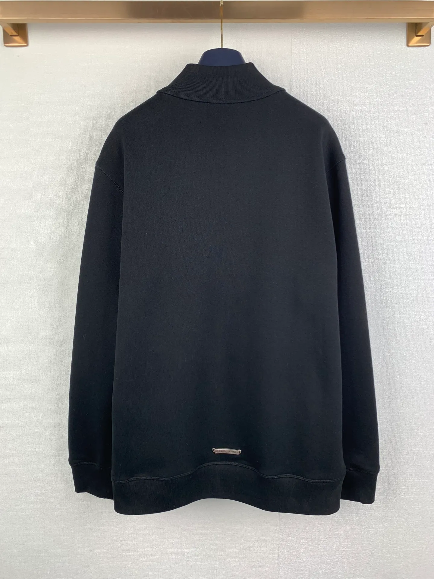 P460 Chrome Hearts 25SS leather cross half-zip long-sleeved sweatshirt. Genuine product purchased and developed by 22719. 480g linen combed cotton fabric, 430g 1*1 matching high-end fashion brand ribbing, fabric fermentation washing, template embroidery, customized 1:1 leather, customized 1:1 back brand, customized 1:1 zipper, customized 1:1 trademark, fitted version Size: S M L XL